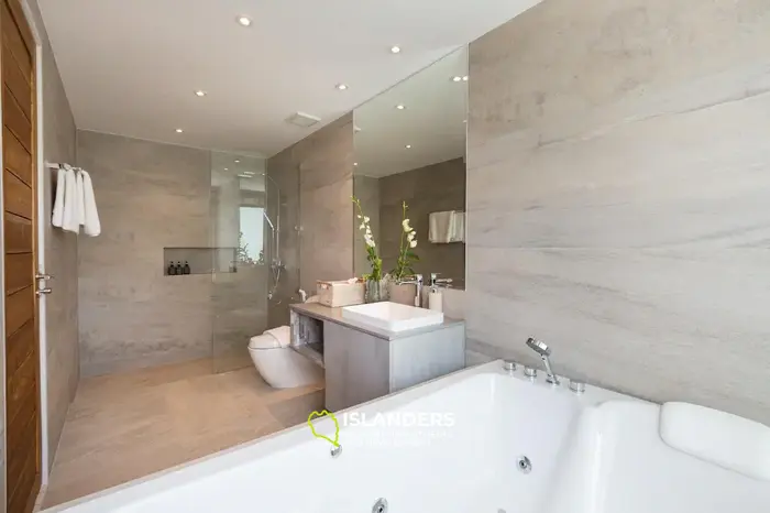6-bdrm pool villa with ocean view (Choeng Mon)