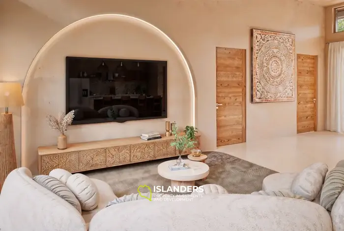 2-bdrm tropical pool villa with a palm-filled garden (Maenam)