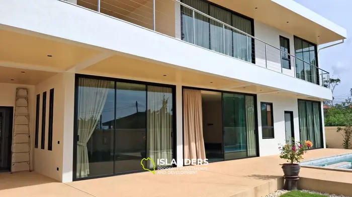 4-bdrm beachfront pool villa (Lipa Noi)