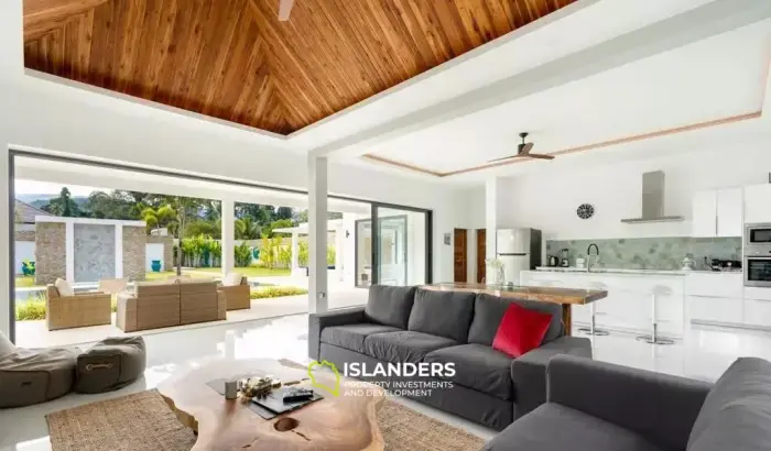 Moderna y hermosa villa en Maenam en venta