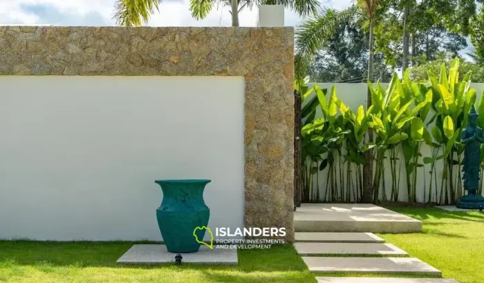 Moderna y hermosa villa en Maenam en venta