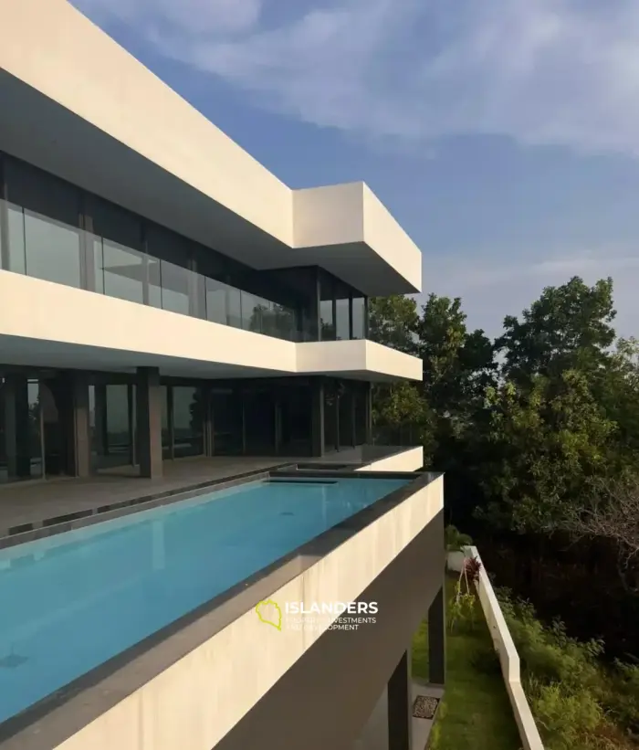 Exquisite 11 Bedroom Villa with Breathtaking Sea Views for Sale