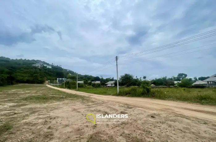 أرض مساحتها 800 متر مربع مطلة على الجبل في بوفوت