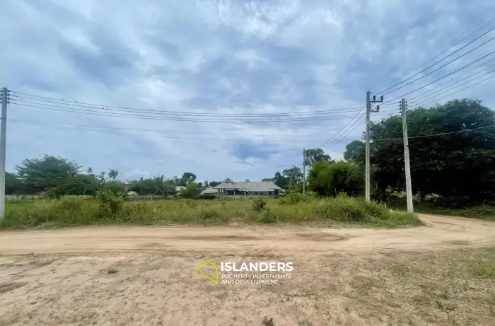 أرض مساحتها 800 متر مربع مطلة على الجبل في بوفوت