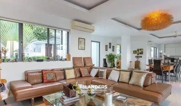 5 Bedrooms Seaview Villa in Maenam for Sale