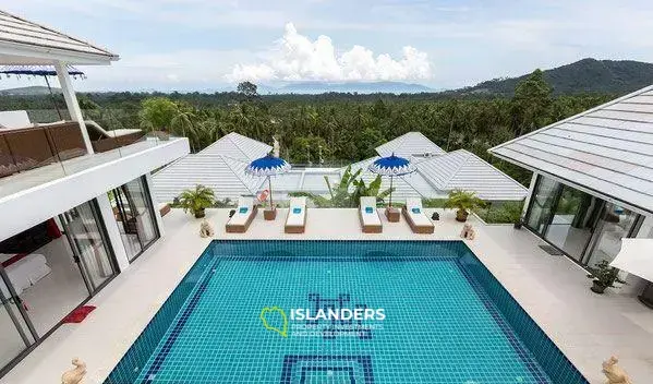 5 Bedrooms Seaview Villa in Maenam for Sale