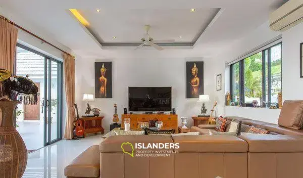 5 Bedrooms Seaview Villa in Maenam for Sale
