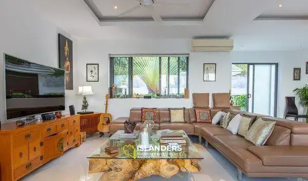 5 Bedrooms Seaview Villa in Maenam for Sale