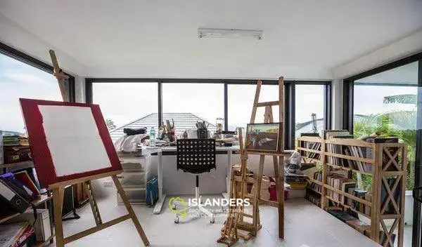 5 Bedrooms Seaview Villa in Maenam for Sale