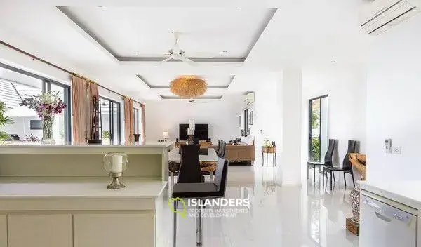 5 Bedrooms Seaview Villa in Maenam for Sale