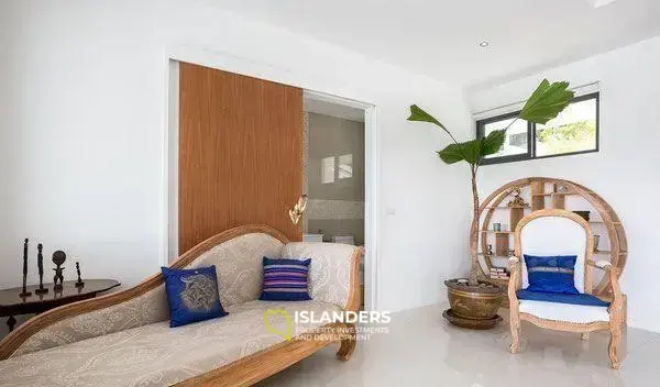 5 Bedrooms Seaview Villa in Maenam for Sale