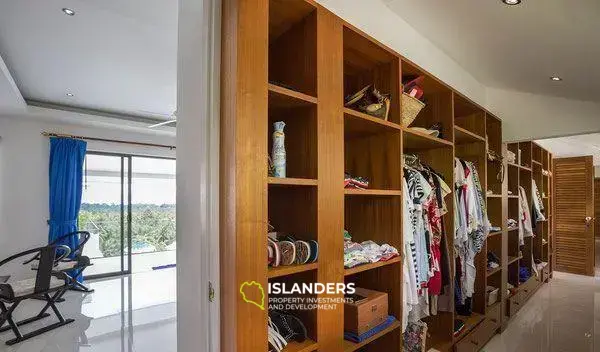 5 Bedrooms Seaview Villa in Maenam for Sale