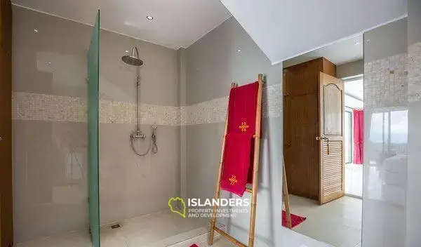 5 Bedrooms Seaview Villa in Maenam for Sale