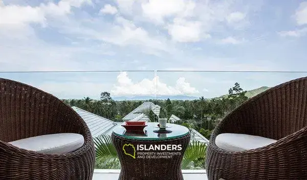 5 Bedrooms Seaview Villa in Maenam for Sale