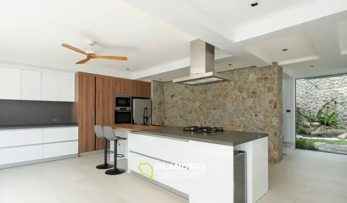 Incroyable villa de 3 chambres avec piscine et vue sur la mer à Chaweng Noi à vendre