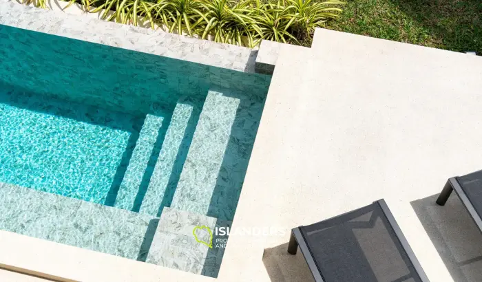 Incroyable villa de 3 chambres avec piscine et vue sur la mer à Chaweng Noi à vendre