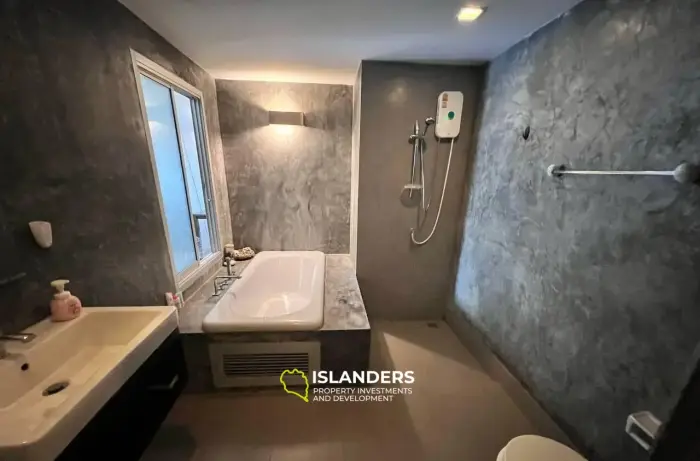 דירה עם חדר שינה אחד למכירה ב-Replay Residence & Pool Villa עם נוף לגינה
