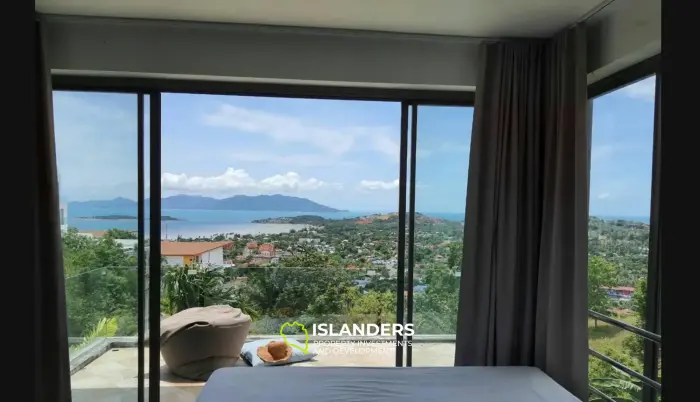 Villa de 4 dormitorios con piscina y vistas al mar a un precio excelente para renovar