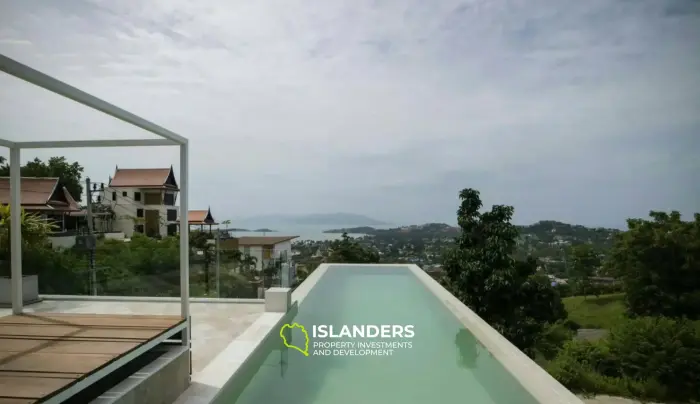 Villa de 4 dormitorios con piscina y vistas al mar a un precio excelente para renovar