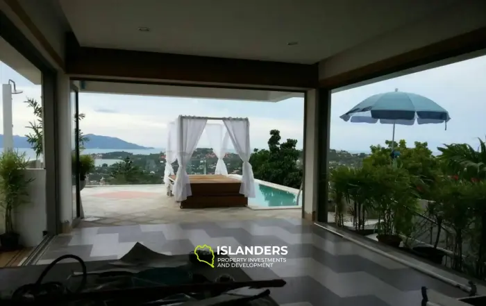 Villa de 4 dormitorios con piscina y vistas al mar a un precio excelente para renovar