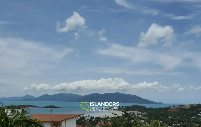 Villa de 4 dormitorios con piscina y vistas al mar a un precio excelente para renovar