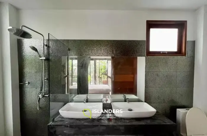 Вилла с 2 спальнями и бассейном в Марет на продажу