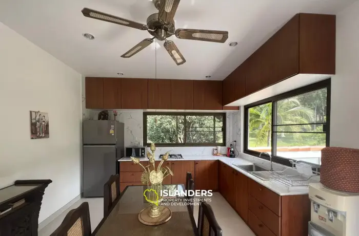 Вилла с 5 спальнями на продажу в Санти Тани