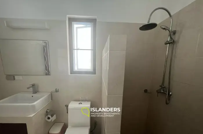 Вилла с 5 спальнями на продажу в Санти Тани