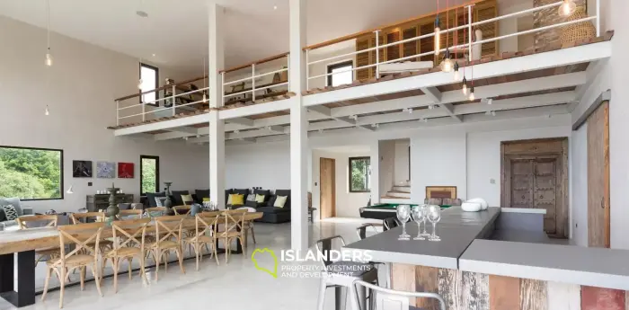 אחוזת יוקרה עם נוף לים התיכון על מגרש ענק למכירה