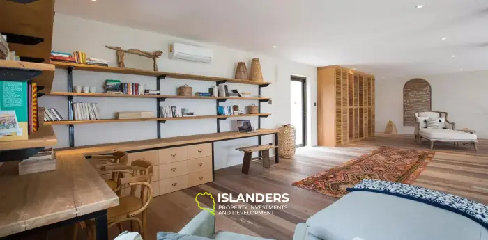 אחוזת יוקרה עם נוף לים התיכון על מגרש ענק למכירה