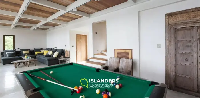 אחוזת יוקרה עם נוף לים התיכון על מגרש ענק למכירה