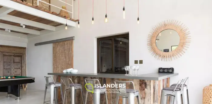 אחוזת יוקרה עם נוף לים התיכון על מגרש ענק למכירה