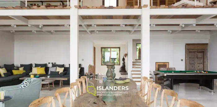 אחוזת יוקרה עם נוף לים התיכון על מגרש ענק למכירה