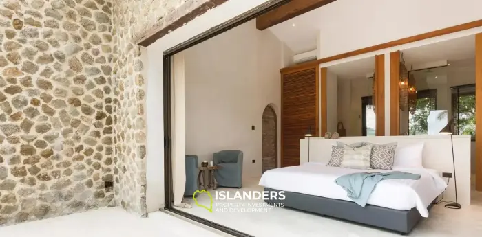 אחוזת יוקרה עם נוף לים התיכון על מגרש ענק למכירה