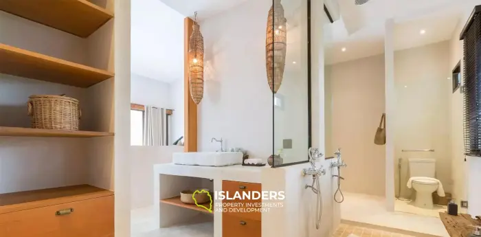 אחוזת יוקרה עם נוף לים התיכון על מגרש ענק למכירה