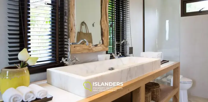 אחוזת יוקרה עם נוף לים התיכון על מגרש ענק למכירה