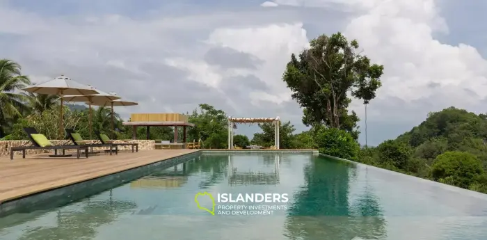 אחוזת יוקרה עם נוף לים התיכון על מגרש ענק למכירה