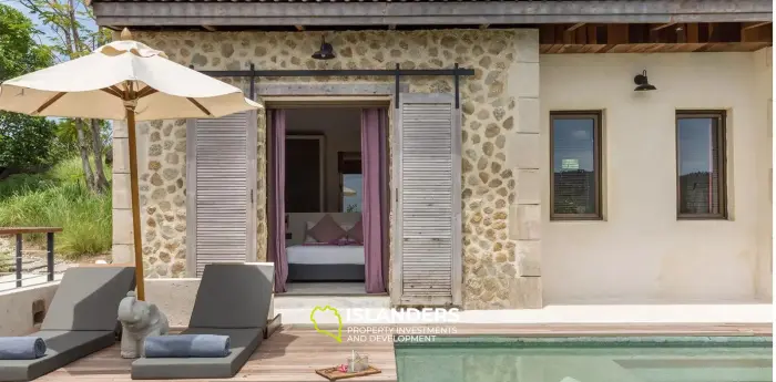 אחוזת יוקרה עם נוף לים התיכון על מגרש ענק למכירה