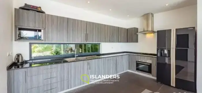 3 Bedroom Seaview Villa for Sale 1 seperate Apartment 