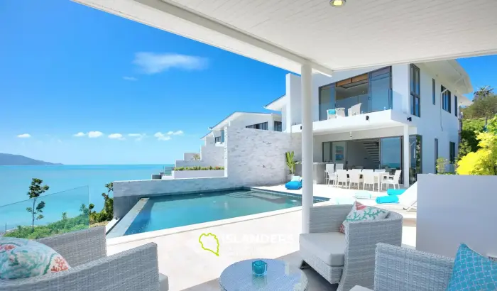 Herrliche Aussicht auf den Sonnenuntergang von der geräumigen, modernen Poolvilla mit 4 Schlafzimmern