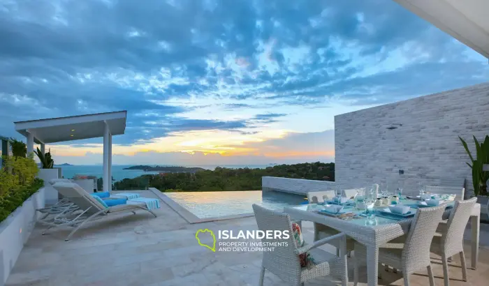 Herrliche Aussicht auf den Sonnenuntergang von der geräumigen, modernen Poolvilla mit 4 Schlafzimmern