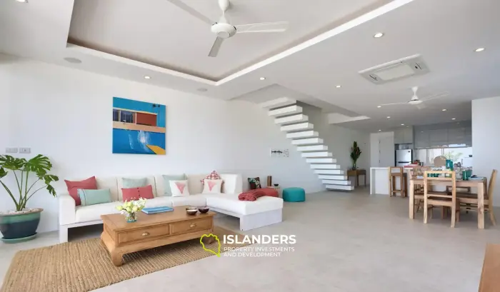 Herrliche Aussicht auf den Sonnenuntergang von der geräumigen, modernen Poolvilla mit 4 Schlafzimmern