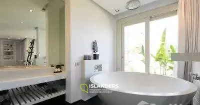 หรูหรา 5 ห้องนอนพร้อมวิวทะเลที่สวยงามสำหรับขายและเช่าในเกาะสมุย