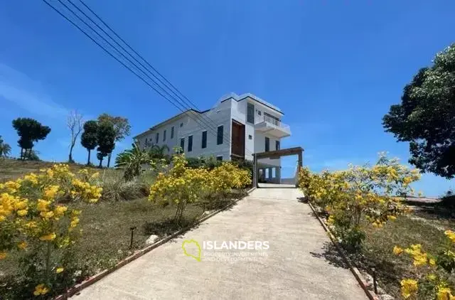 וילה מרווחת עם נוף לים למכירה בקו סאמוי