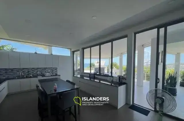 וילה מרווחת עם נוף לים למכירה בקו סאמוי