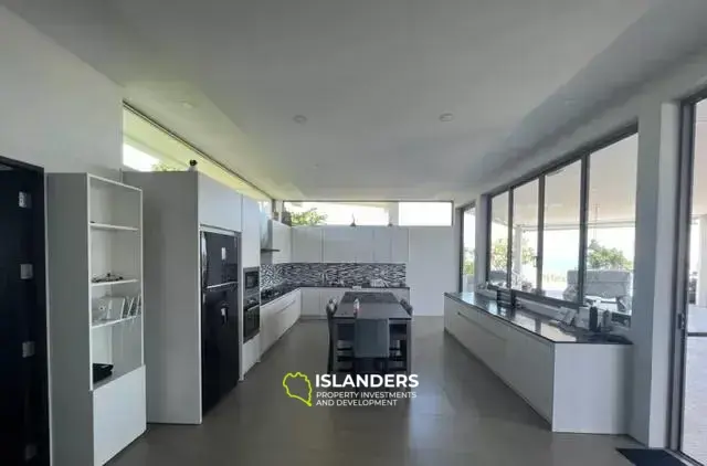 וילה מרווחת עם נוף לים למכירה בקו סאמוי