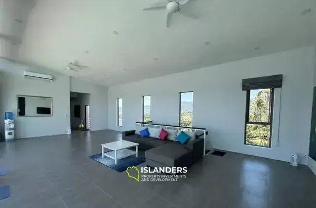 וילה מרווחת עם נוף לים למכירה בקו סאמוי