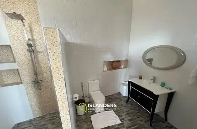 וילה מרווחת עם נוף לים למכירה בקו סאמוי