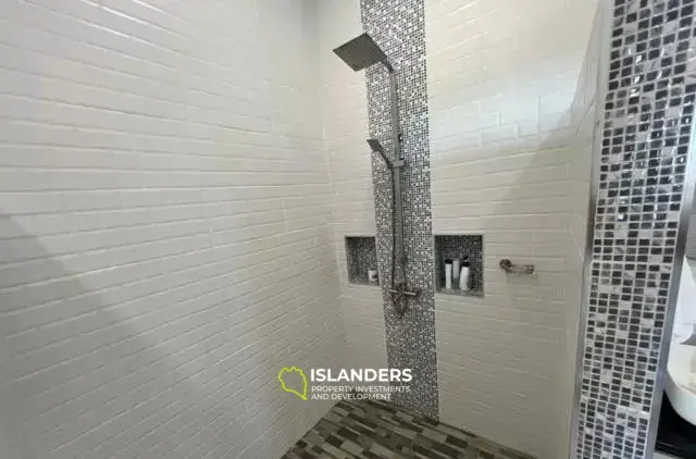 וילה מרווחת עם נוף לים למכירה בקו סאמוי