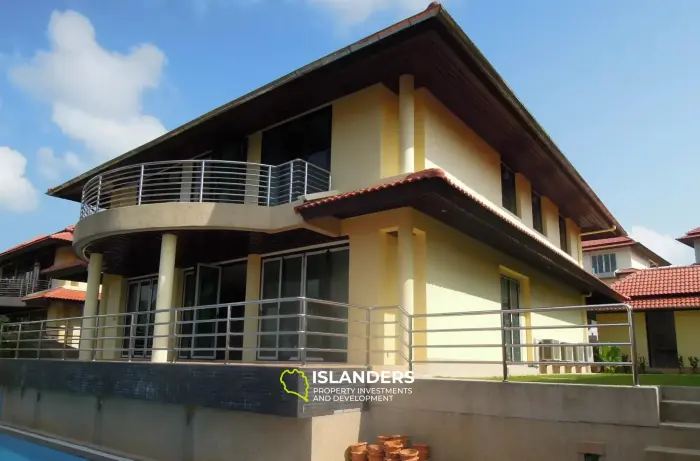 فيلا مكونة من 4 غرف نوم للبيع في Tongson Bay Villas 